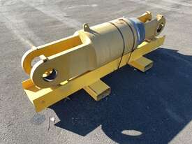 Unit Rig MT4400 - Suspension Cylinder - picture1' - Click to enlarge
