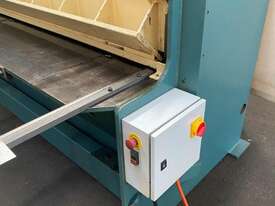 Epic UD-4 Guillotine 4mm x 2500mm - picture0' - Click to enlarge