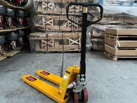 JIALIFT 2.5T 450x900MM Short Pallet Truck | Brand New, 1 Year Warranty - picture0' - Click to enlarge