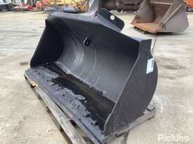 2,200mm JCB General Purpose Loader Bucket - picture0' - Click to enlarge