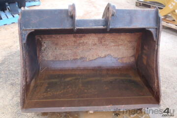 Genuine Cat Mud Bucket Rated 8 Ton