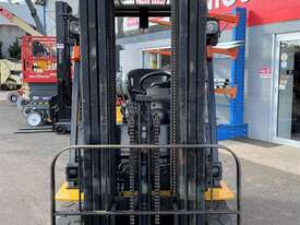 Used Yale 2.5TON Forklift For Sale - picture2' - Click to enlarge