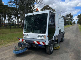 Dulevo 200 Quattro Sweeper Sweeping/Cleaning - picture0' - Click to enlarge