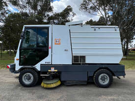 Dulevo 200 Quattro Sweeper Sweeping/Cleaning - picture1' - Click to enlarge