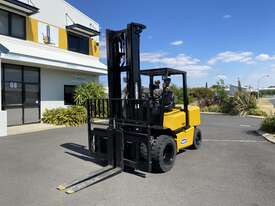 Yale 5 ton Diesel Forklift - picture0' - Click to enlarge