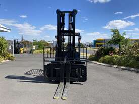 Yale 5 ton Diesel Forklift - picture1' - Click to enlarge