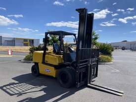 Yale 5 ton Diesel Forklift - picture2' - Click to enlarge