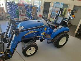 2021 New Holland Boomer 25 FEL - picture0' - Click to enlarge