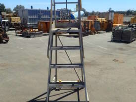 3 STEP PLATFORM LADDER (DAMAGED) - picture0' - Click to enlarge