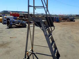 3 STEP PLATFORM LADDER (DAMAGED) - picture0' - Click to enlarge