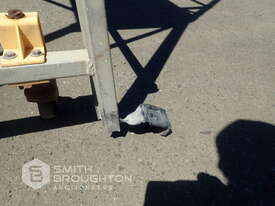 3 STEP PLATFORM LADDER (DAMAGED) - picture2' - Click to enlarge