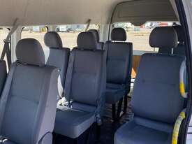 Toyota Hiace 200 - picture0' - Click to enlarge