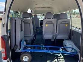 Toyota Hiace 200 - picture2' - Click to enlarge