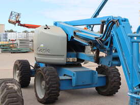 GENIE BOOM LIFT - picture0' - Click to enlarge