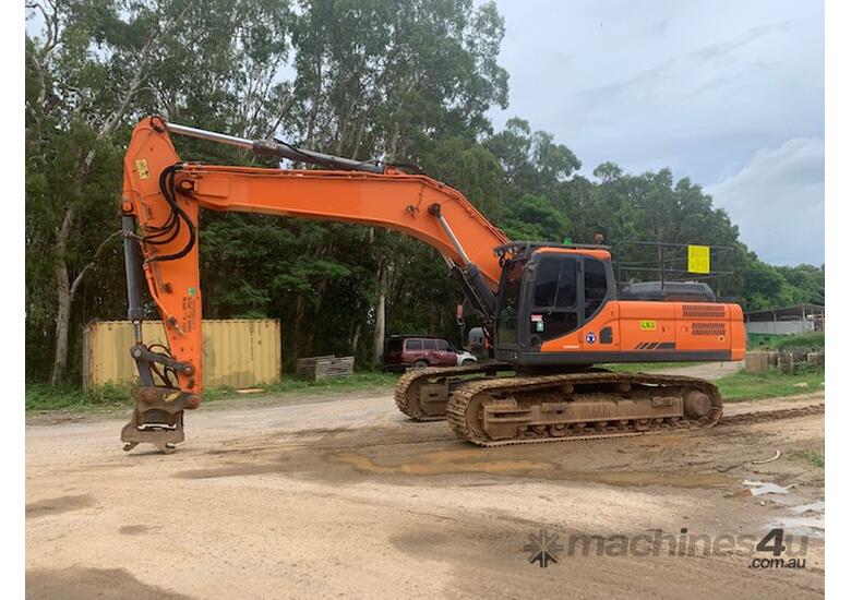 caption 2017 Doosan - 34T Excavator l 6243 Hours, Aircon ROPS Cab l Tilting Hitch