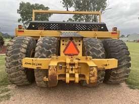 John Deere 2412D Earthmoving Scoop - picture1' - Click to enlarge