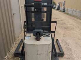 CROWN 1000kg Electric Walkie Stacker - picture1' - Click to enlarge