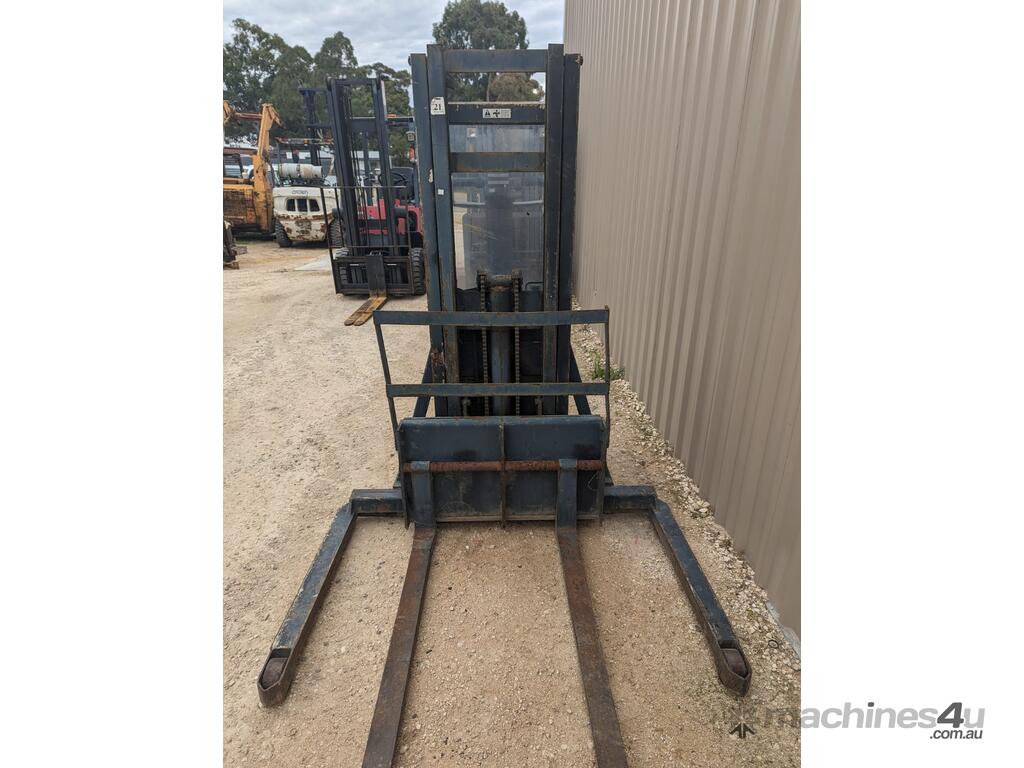 Used Crown Crown 1000kg Electric Walkie Stacker Walkie Stackers in SKYE