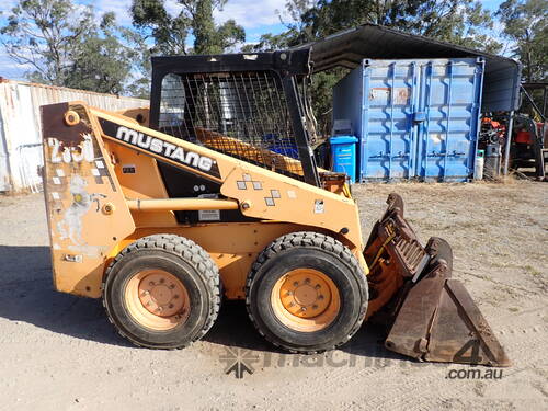 Mustang skid steer loader 2050