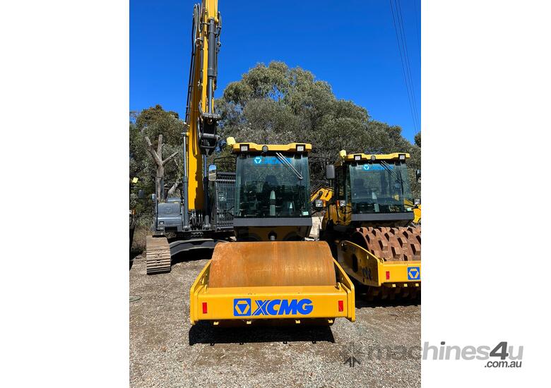 caption COMBO DEAL! 2x 8T ROLLERS (SMOOTH DRUM ROLLER AND PADFOOT ROLLER) XCMG