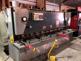 Hydraulic Guillotine QC11  3.2m x 8mm - picture0' - Click to enlarge