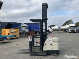 Crown SP3550H-30 Electric Reach Forklift (Stand on) - picture2' - Click to enlarge