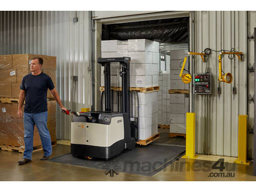 FORKPAC  - Crown Walkie Reach Stacker SHR 4875