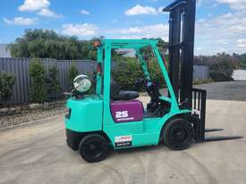 Mitsubishi Forklift 2.5T  - picture1' - Click to enlarge