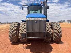 New Holland T9040 4WD Cab - picture1' - Click to enlarge