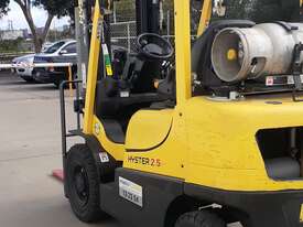 Hyster 2.5T Counterbalance Forklift - picture2' - Click to enlarge