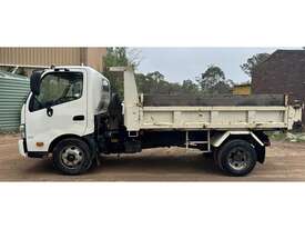 2015 HINO TIPPER TRUCK  - picture2' - Click to enlarge