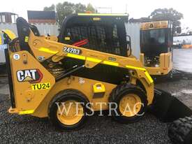 CAT 242D3LRC Skid Steer Loaders - picture0' - Click to enlarge