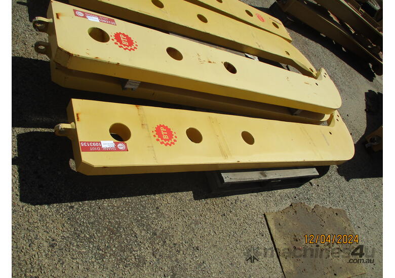 caption 109-3135 - CATERPILLAR D10T, D10T2 AFTERMARKET SHANK ASSY RIPPER